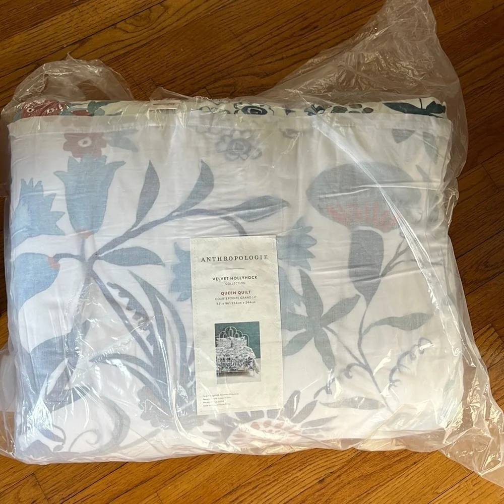 Anthropologie Velvet Hollyhock Quilt Queen with shams  NWT